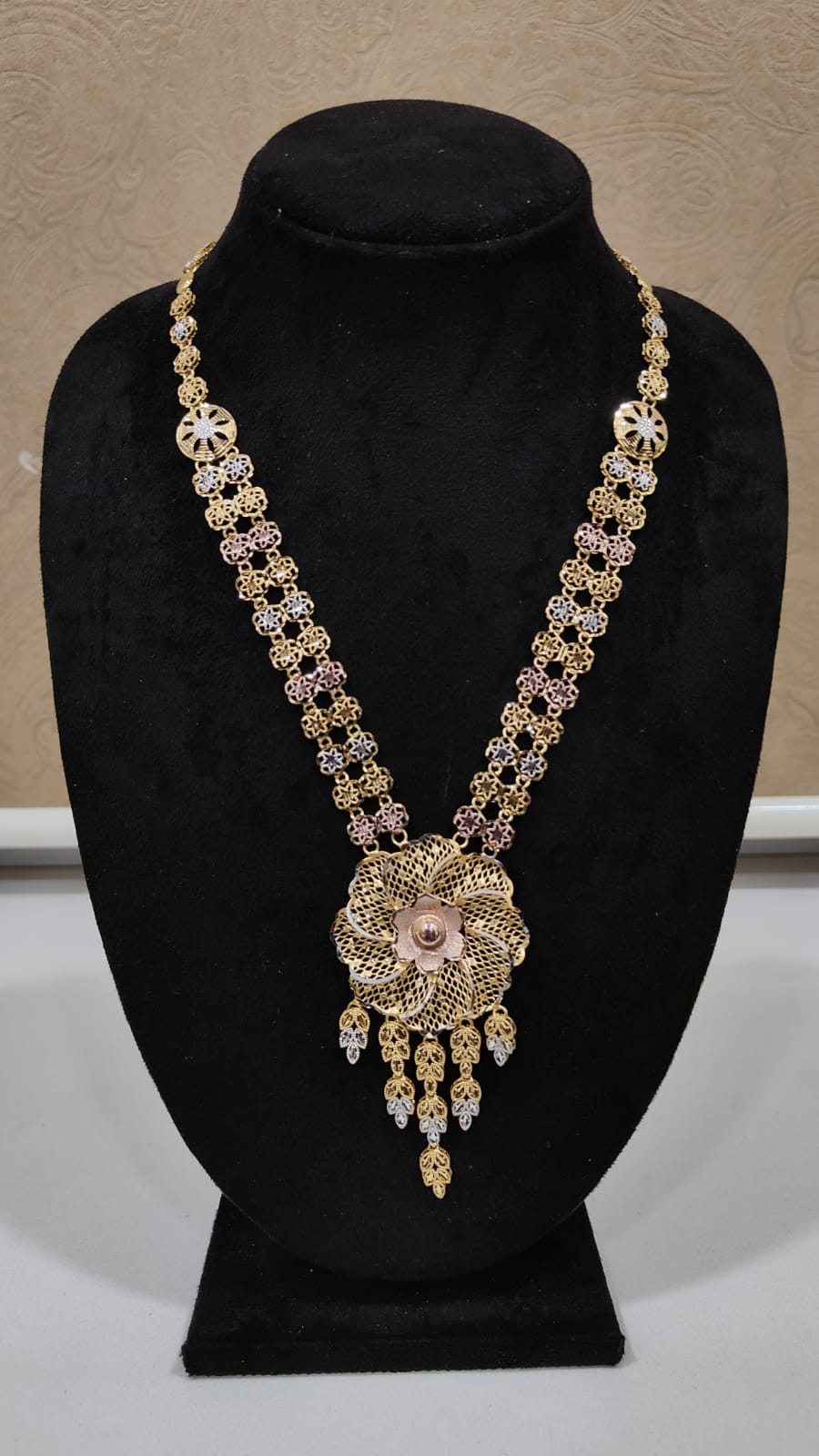 neckles